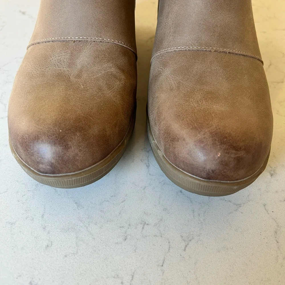 Women's Wedge Tan Ankle Chelsea Boots - Picture 12 of 13